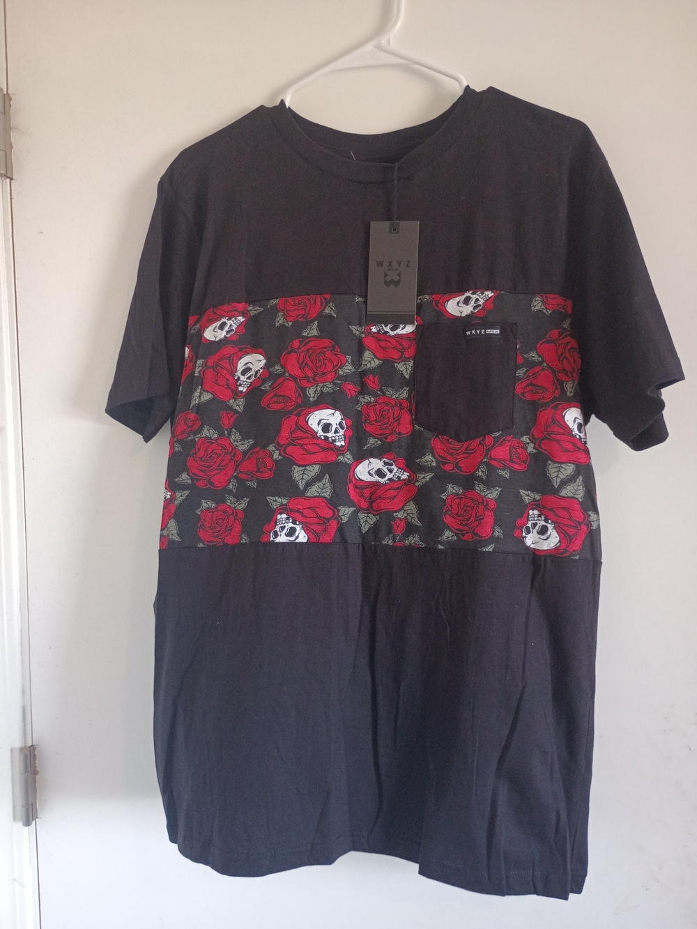 WXYZ Black Short-Sleeve Tee with Red Rose & Skull Panel